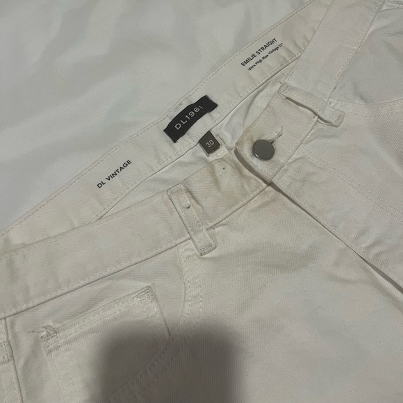 LIGHTLY USED DL1981 WHITE DENIM STRAIGHT JEANS - Picture 1 of 3